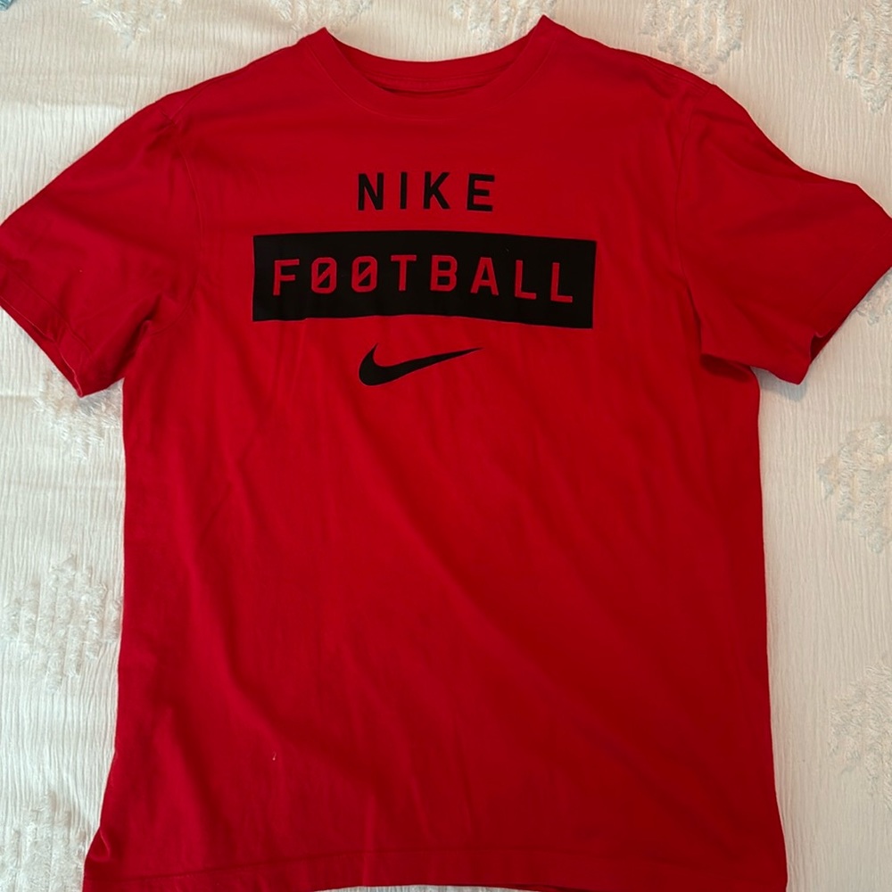 Nike Men’s Size Medium Red Tshirt